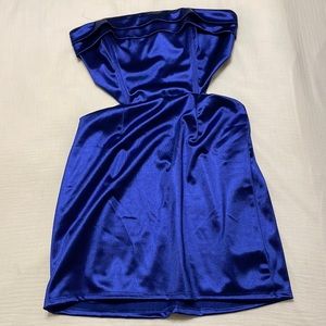 NEW NEVER WORN strapless mini dress in silk with triangle cut outs on the sides